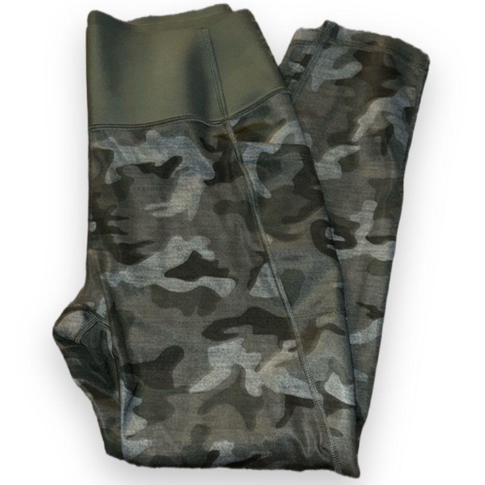 ❄️2/$10❄️High Waisted Capri Camo Leggings